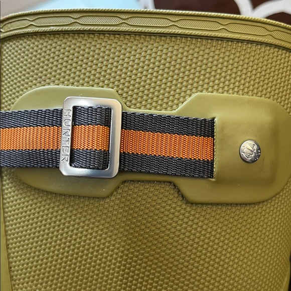 Women’s Hunter olive pea green Sissinghurst short waterproof rain boot. Size 6 - Picture 13 of 13